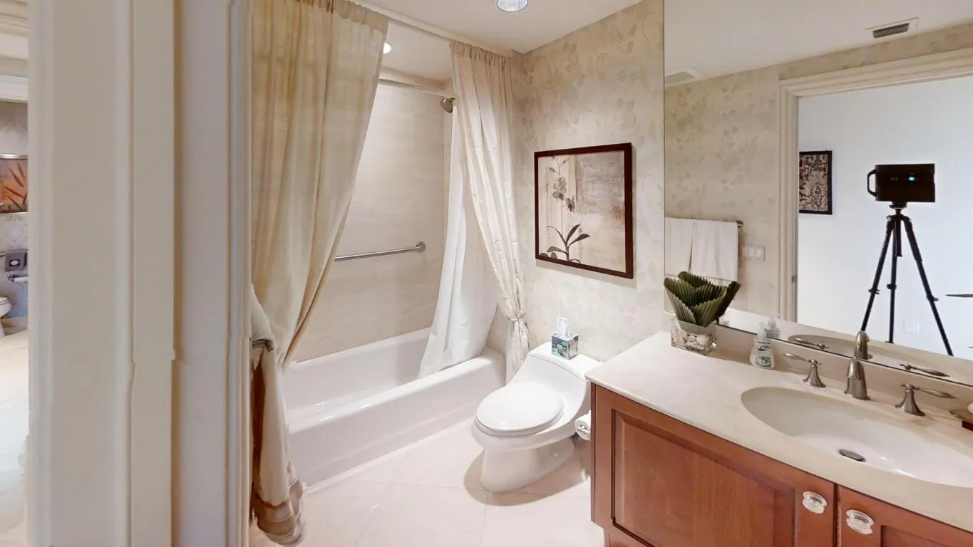 3800-N-Ocean-Drive-Bathroom