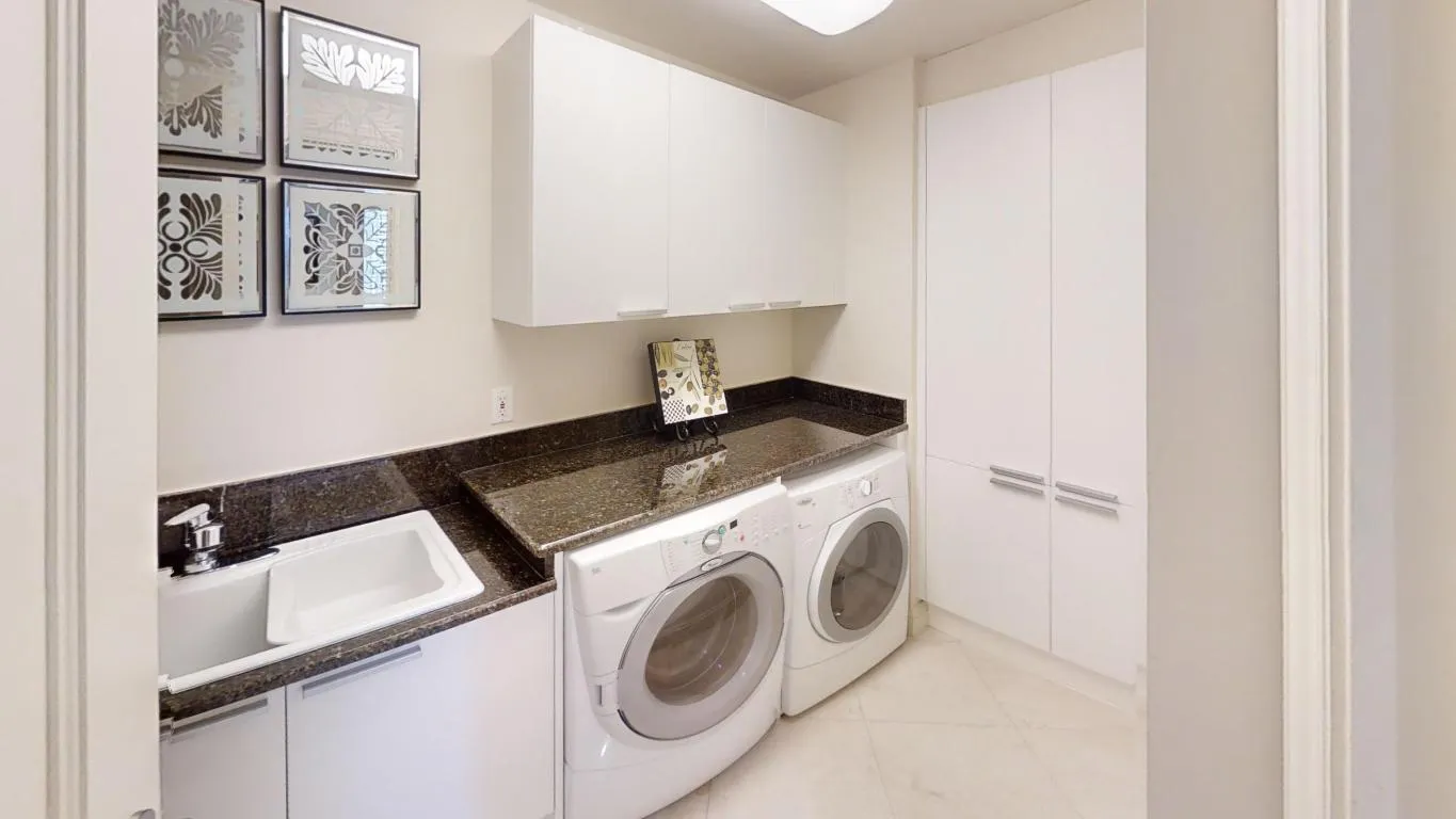 3800-N-Ocean-Drive-Laundry