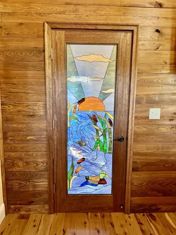 Bed 1 entry door