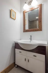 Hallway full bath