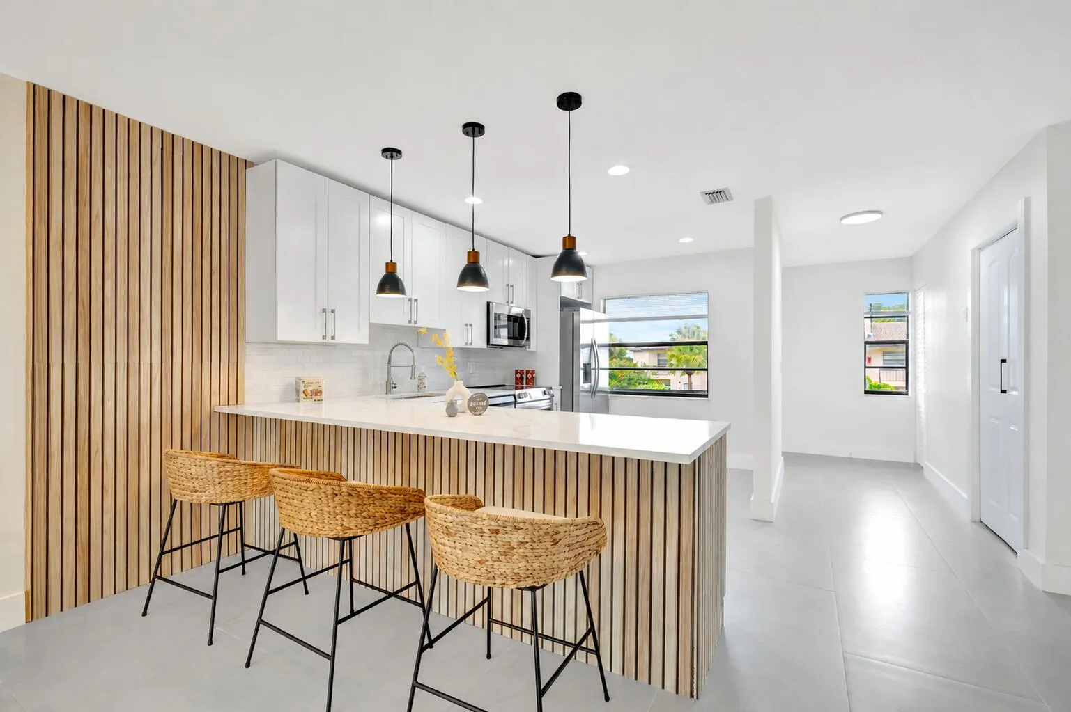 7898 Eastlake dr 7D- 2