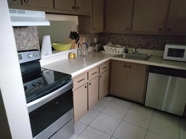 2800 Fiore Way Apt 108 - Kitchen II
