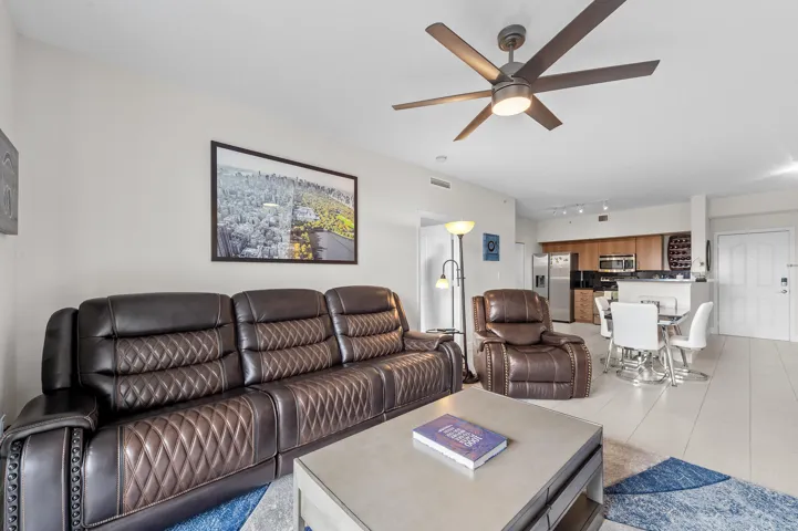 Living & Kitchen