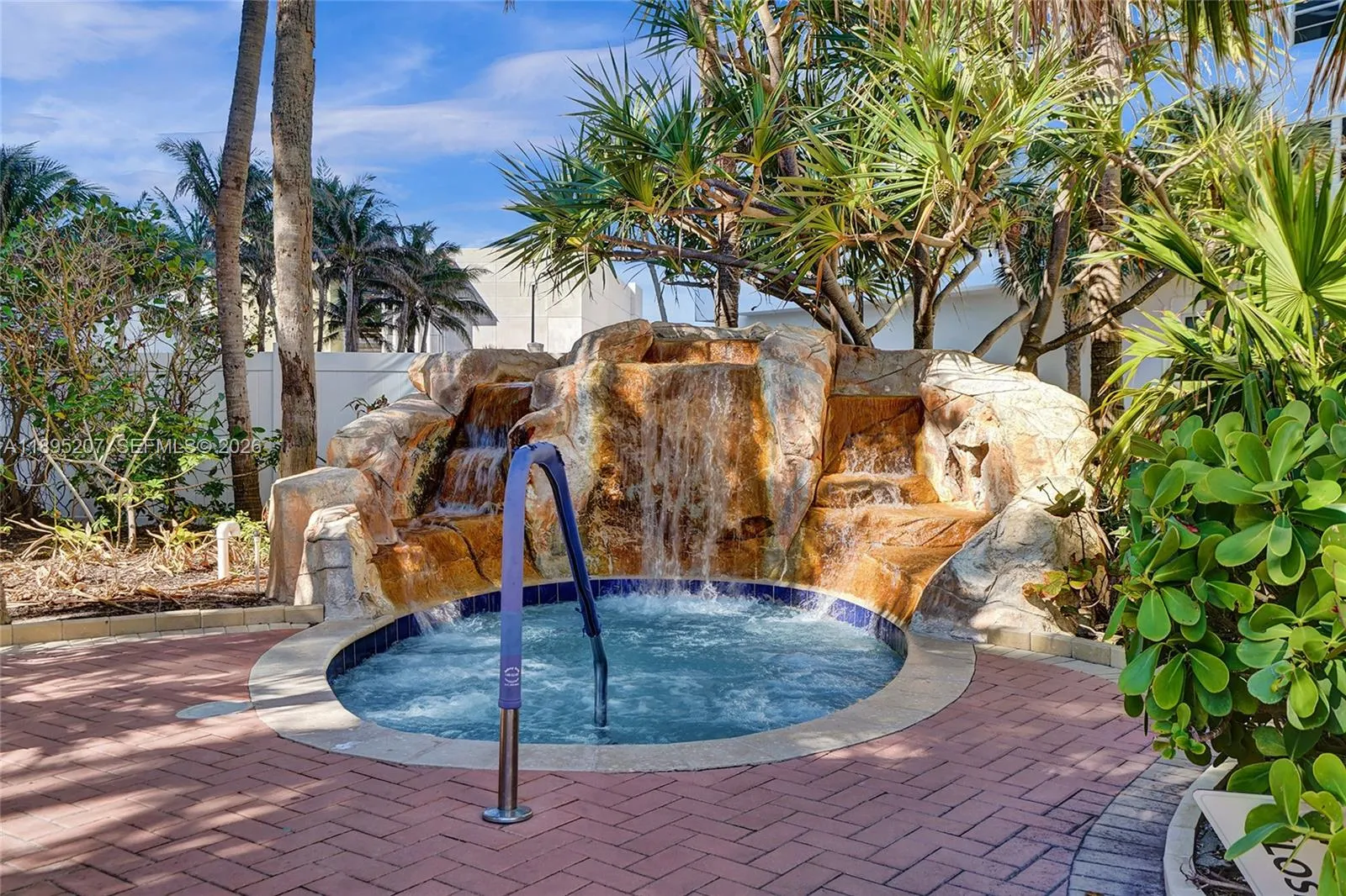 3001 Jacuzzi/Spa