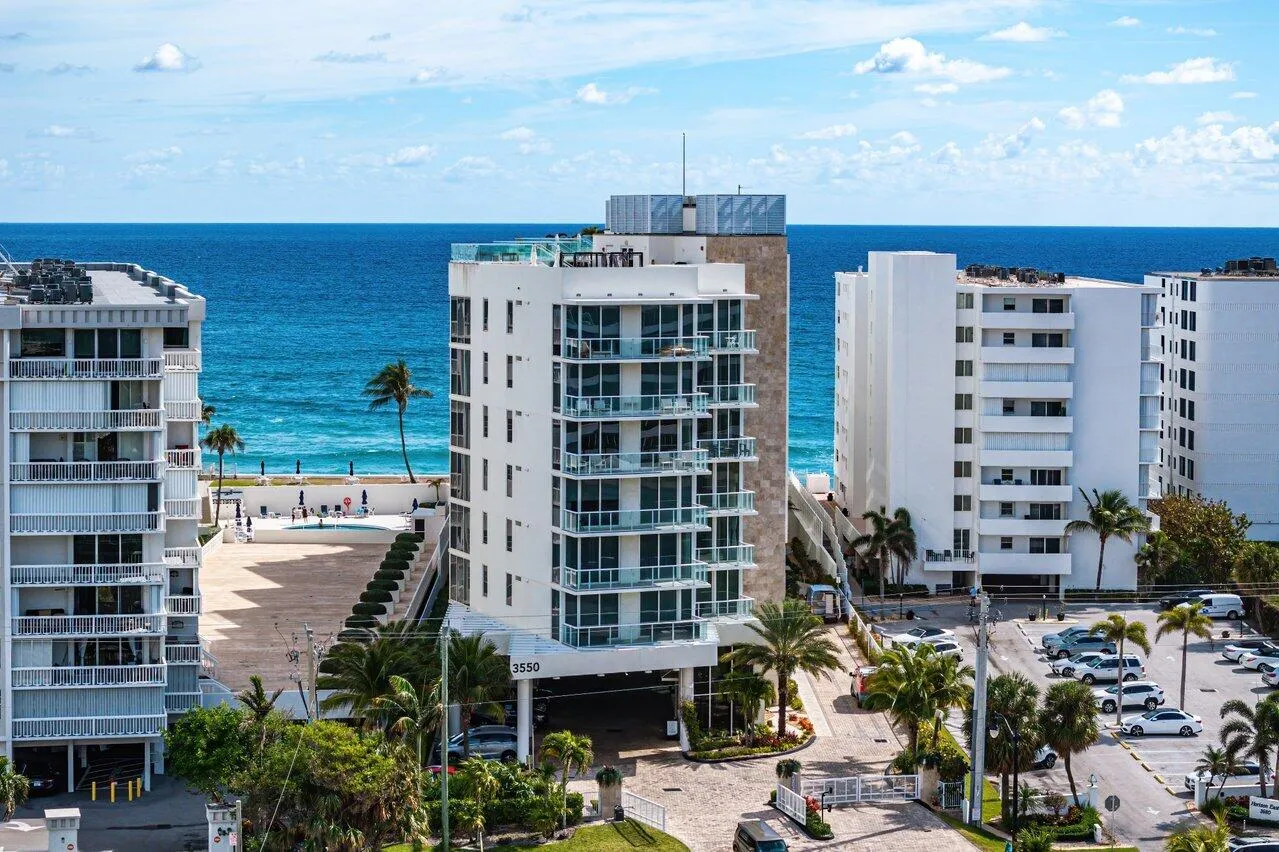 052-3550SouthOceanBoulevard-6B-PalmBeach