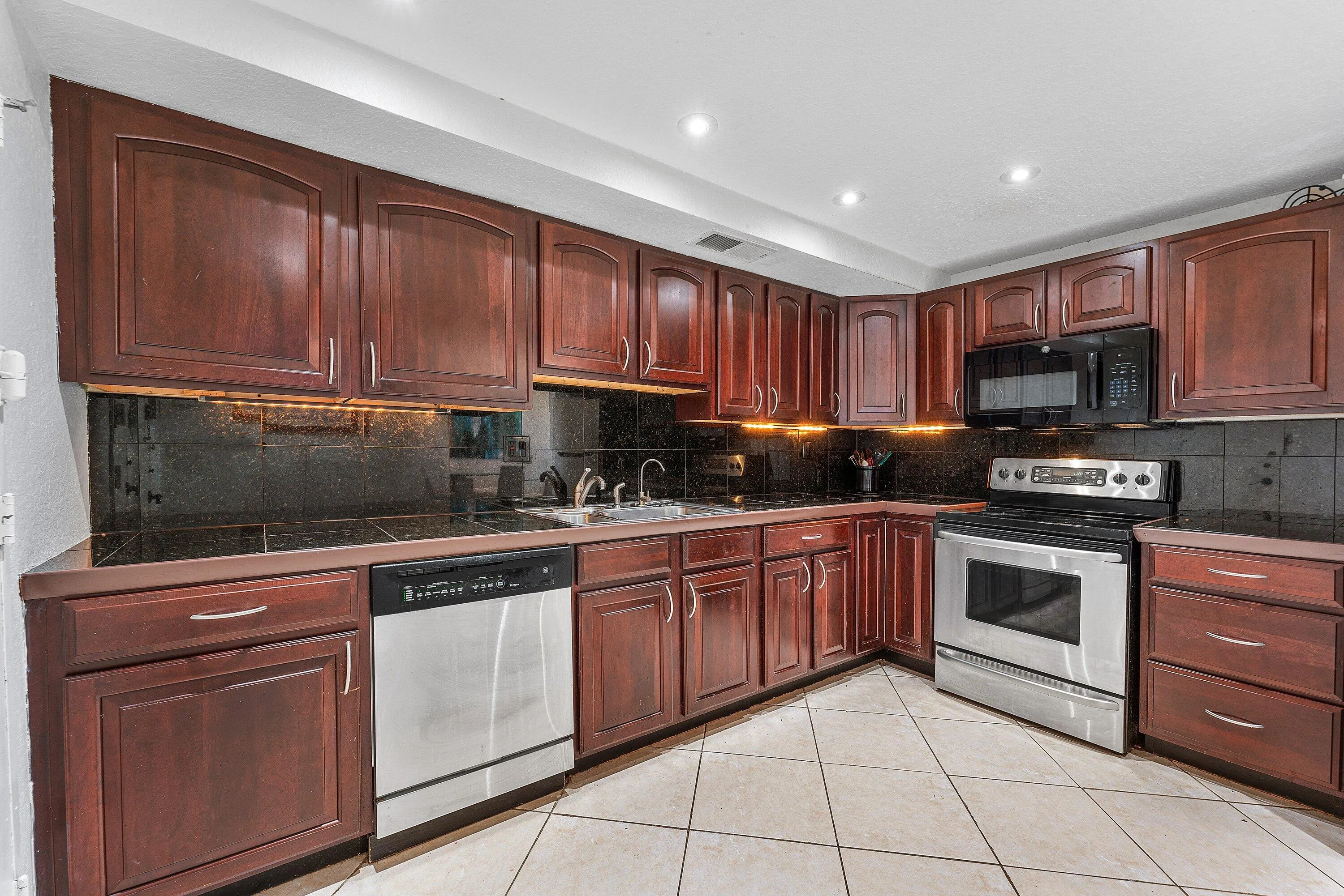007-1600SouthOceanDrive-7H-Hollywood-FL-