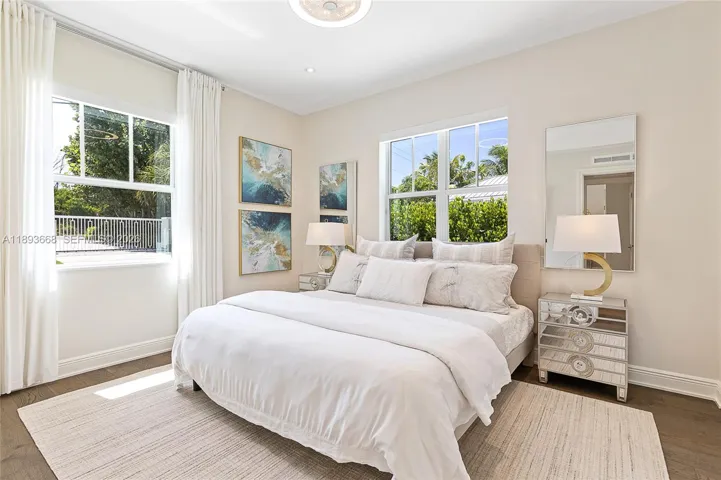 Guest Bedroom - Main Floor