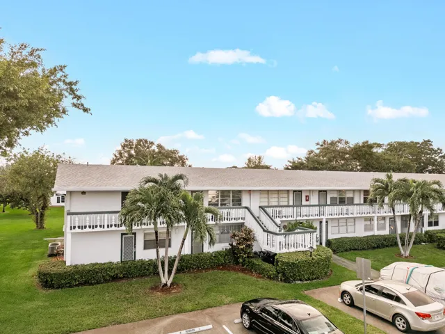 Exterior of Oakridge L