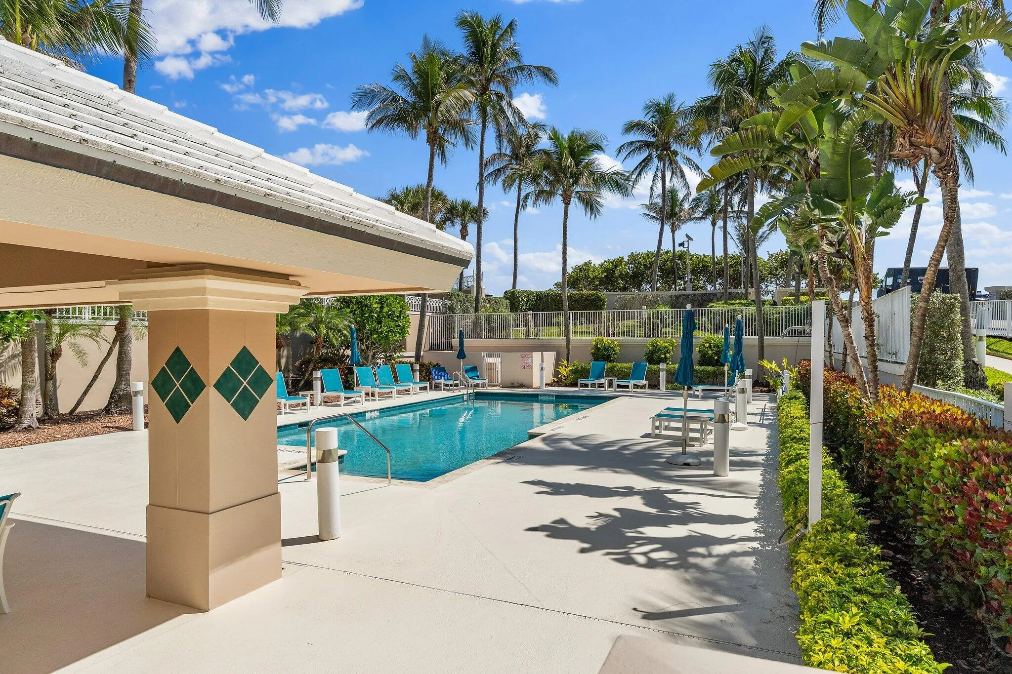 jupiter-condo-pool-amenities.jpg