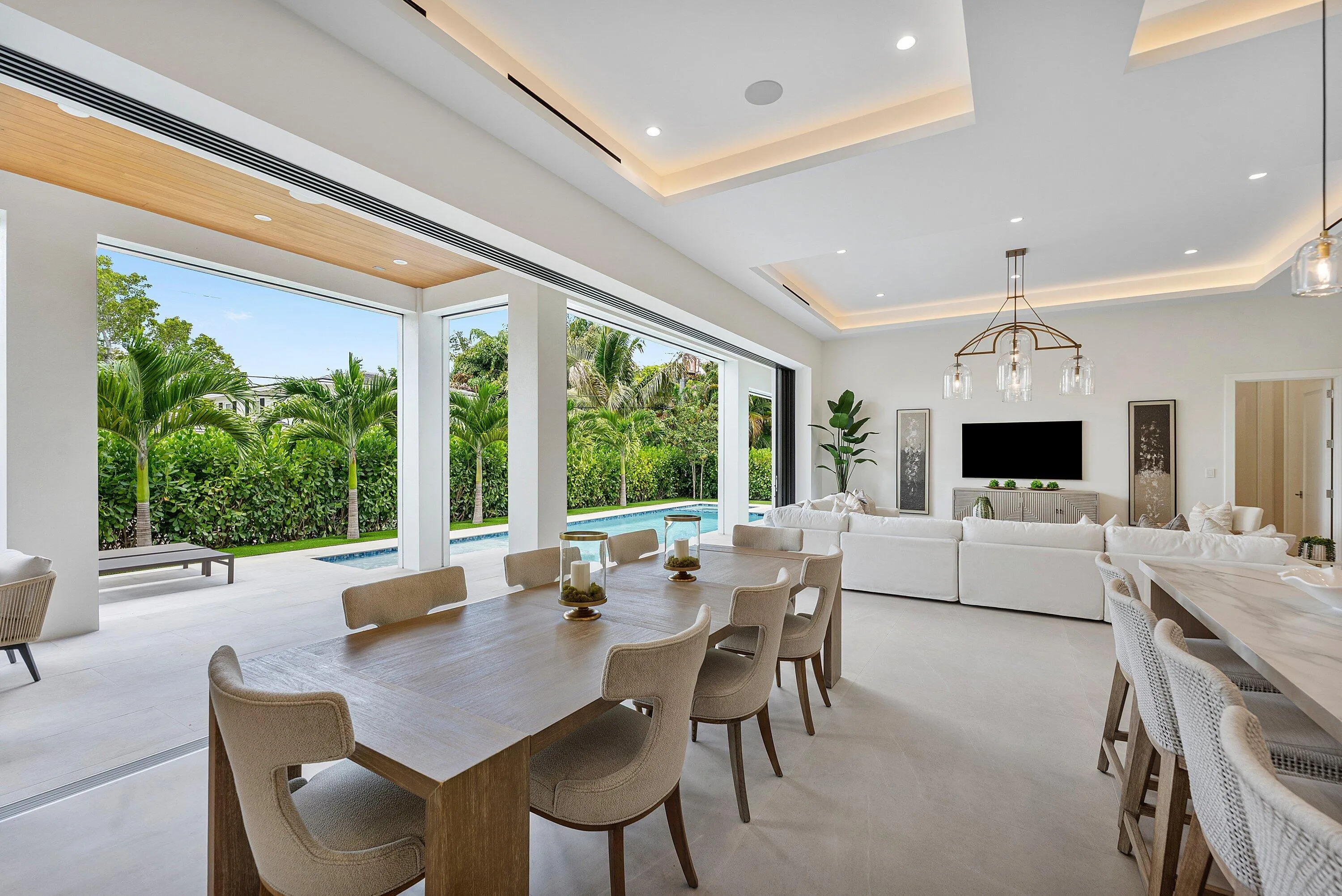 Indoor/Outdoor living and dining