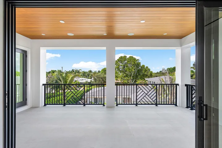 2nd floor balcony with treetop views
