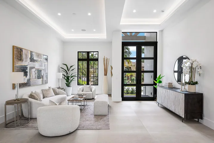 Entryway with 13ft ceilings