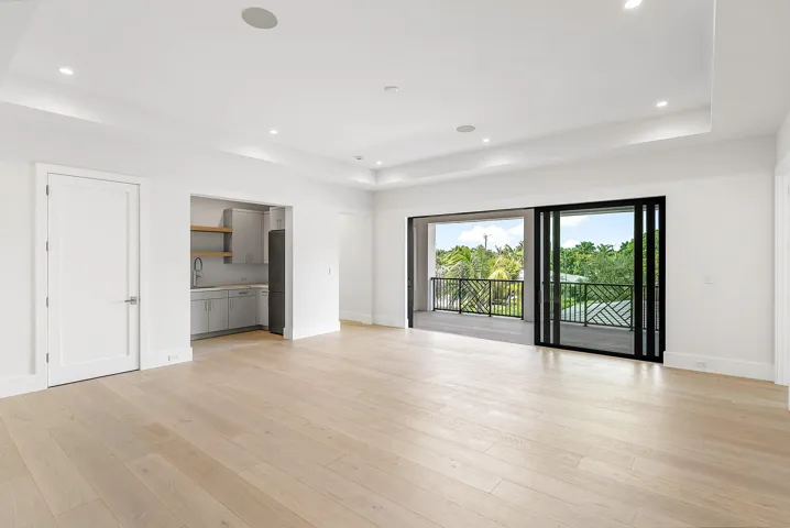 Entertainment loft with large balcony