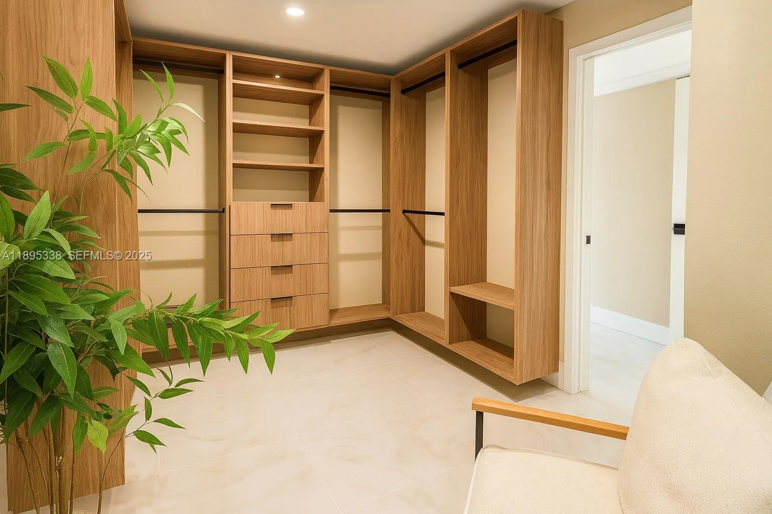 Walking Closet