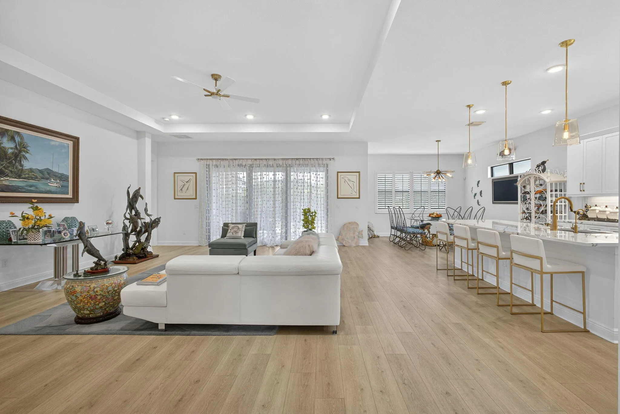 OPEN FLOOR PLAN