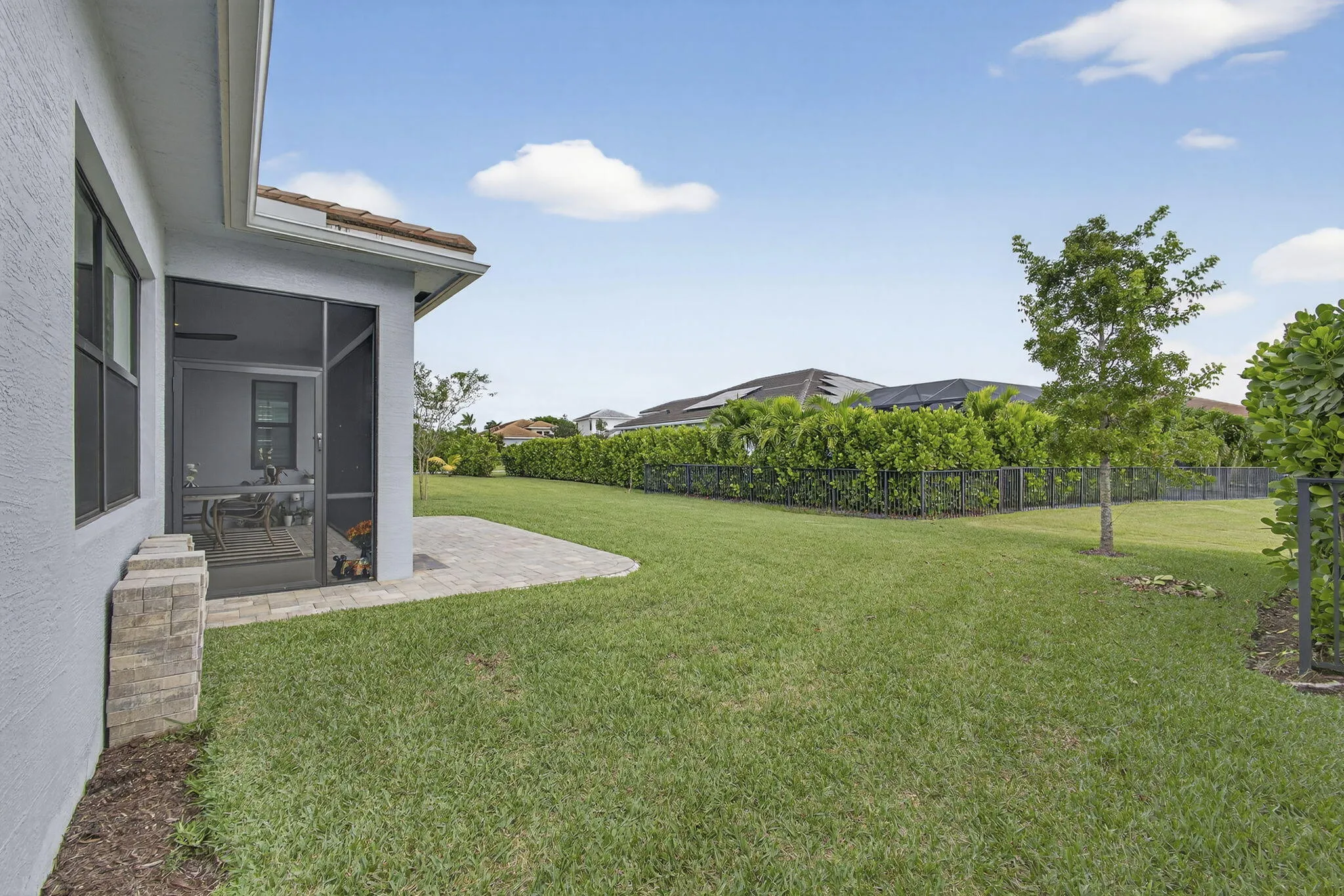 SIDE YARD