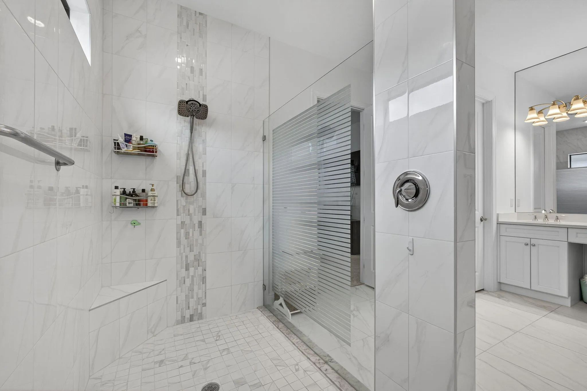 ENSUITE PRIMARY BATHROOM