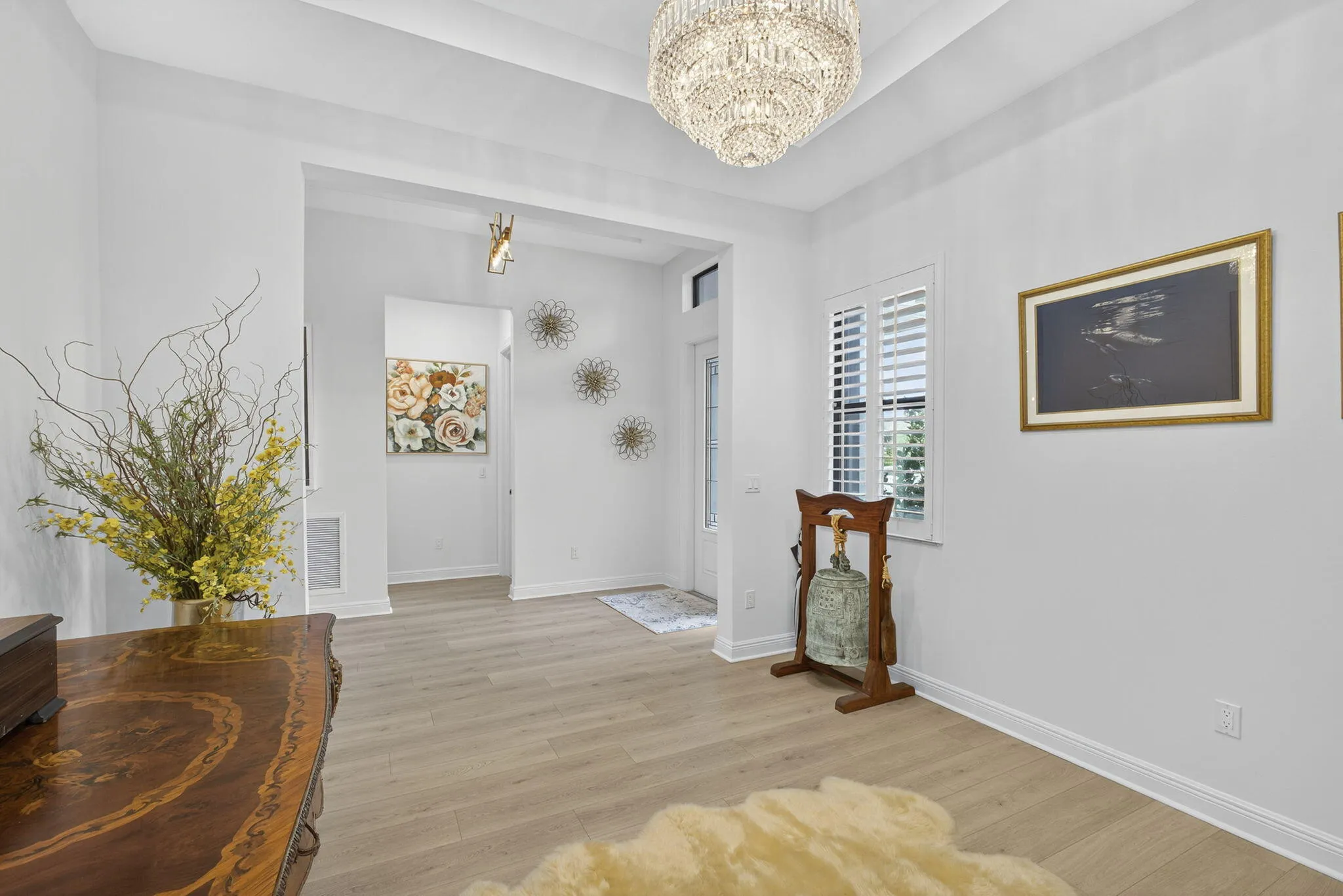 FRONT ROOM VIEW