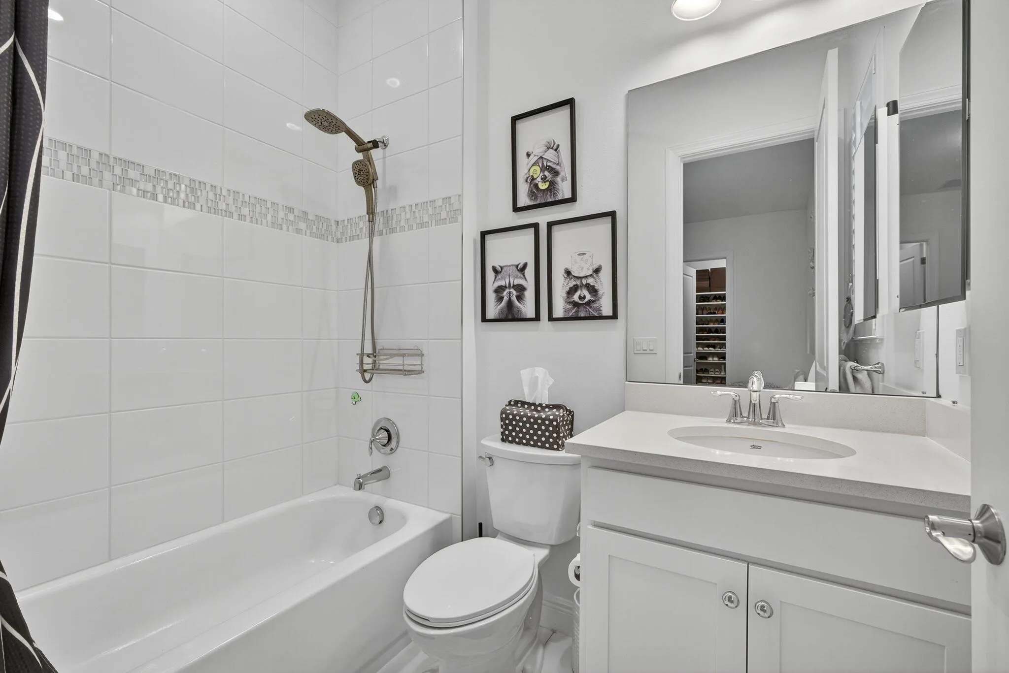 ENSUITE BATHROOM 2