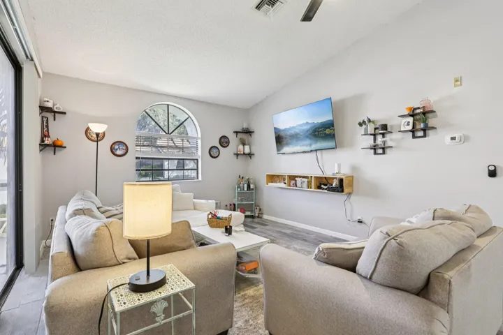 4-web-or-mls-Firenze Dr-S1510-004
