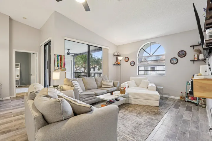 6-web-or-mls-Firenze Dr-S1510-006