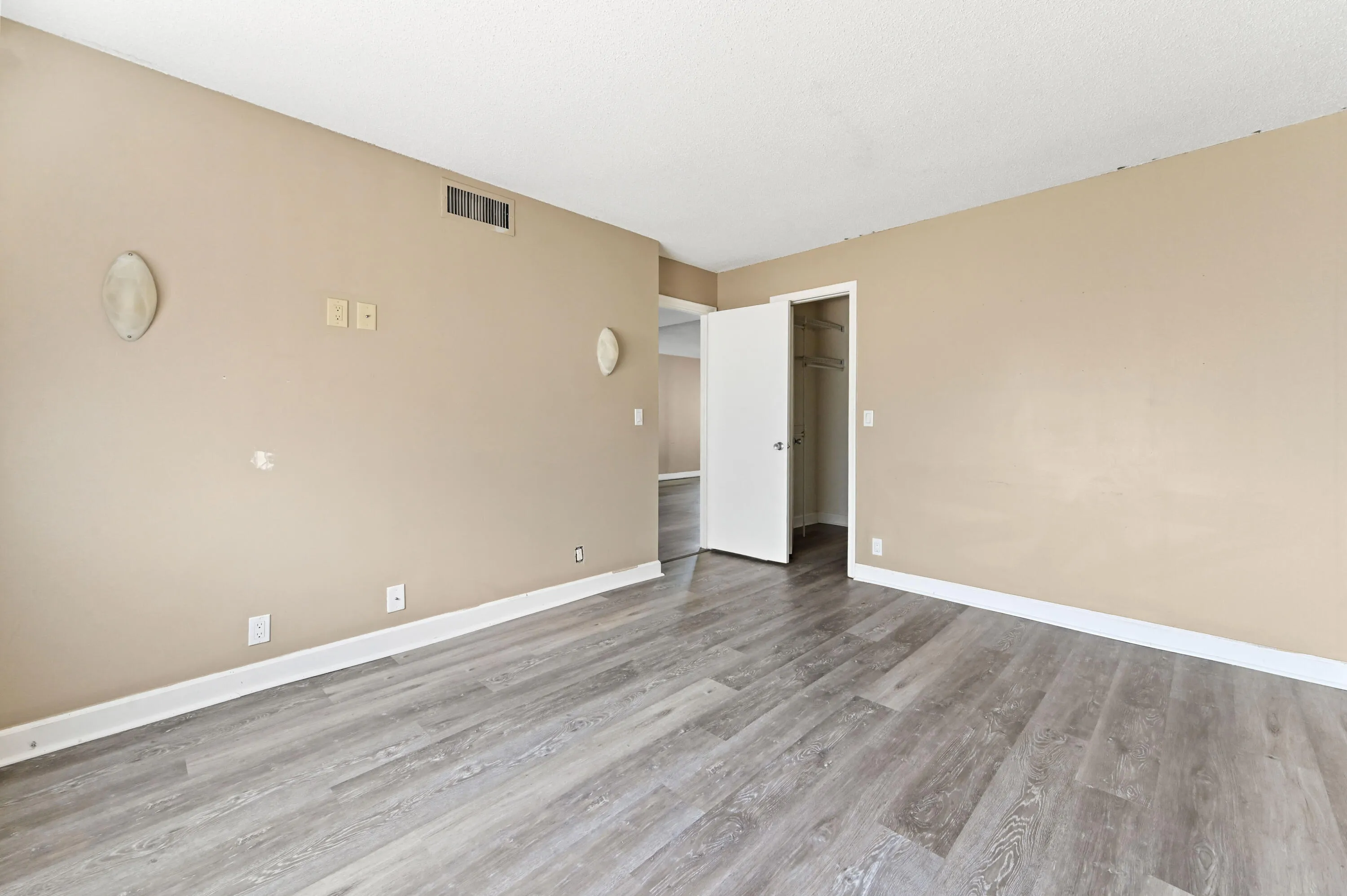 23 Bedroom 02