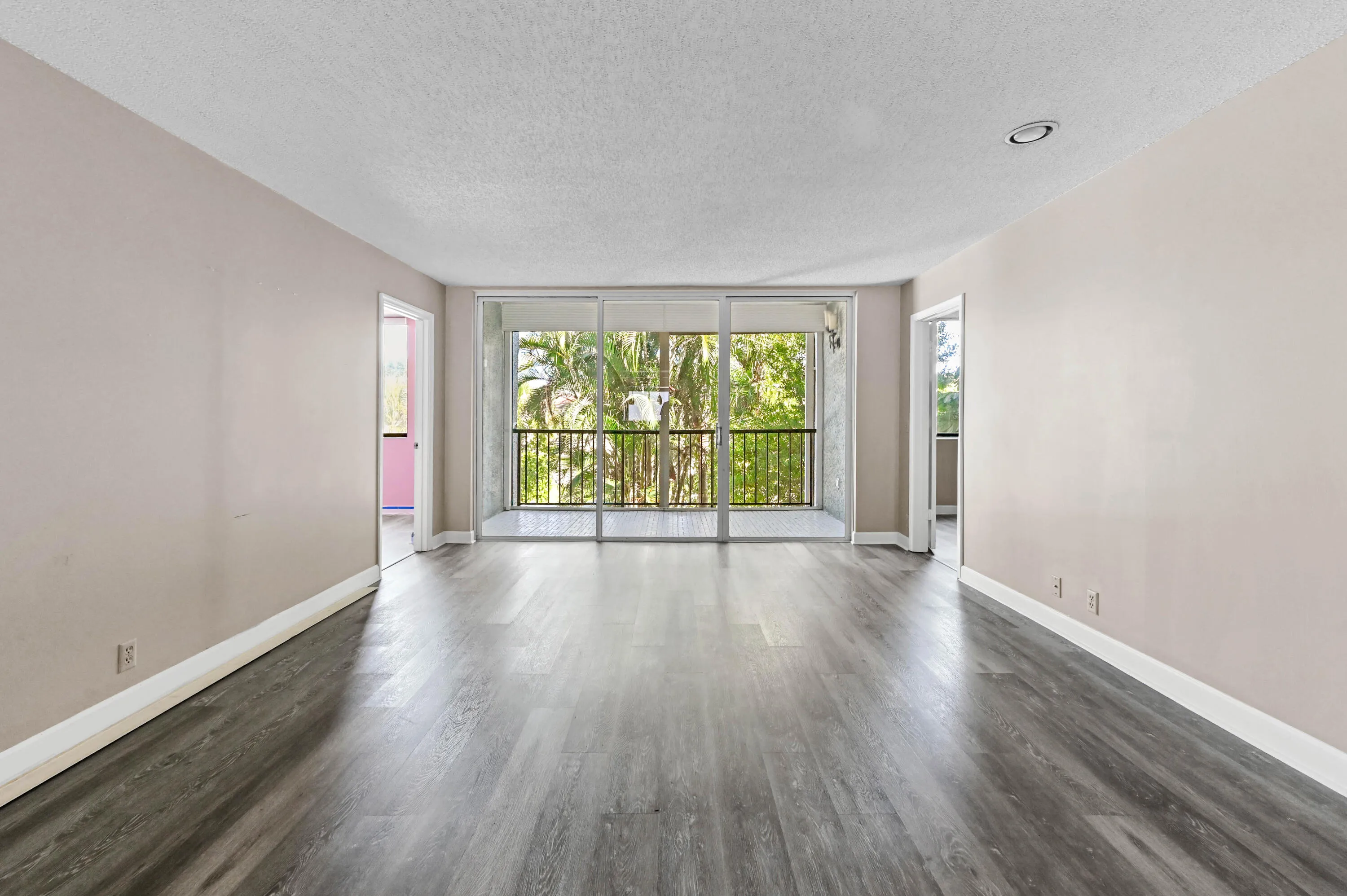 11 Living Room 01
