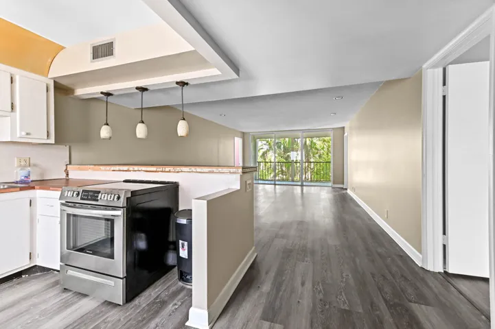 05 Kitchen 01