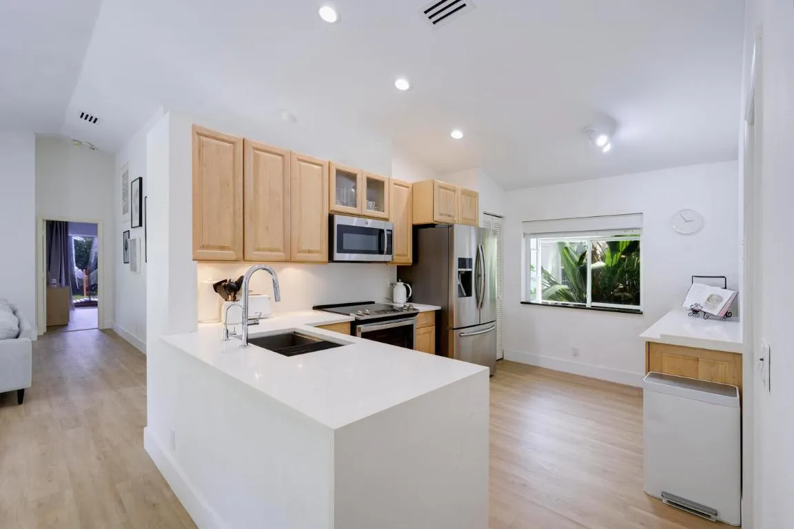 Move Around Feeely in the Kitchen