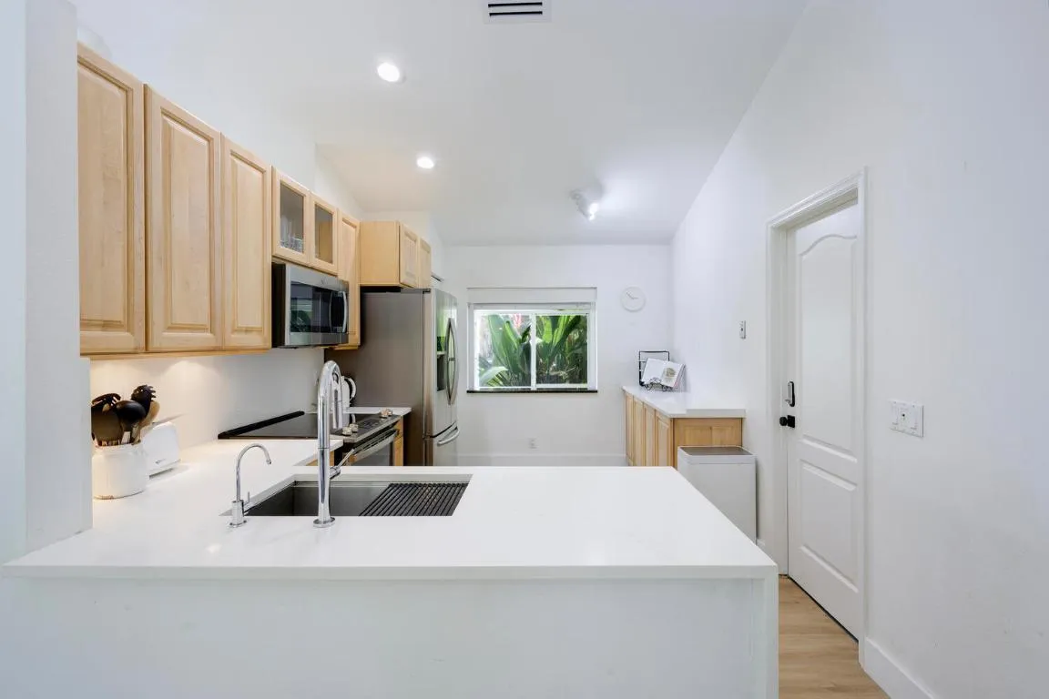 Enjoy Cooking in the Bright Kitchn