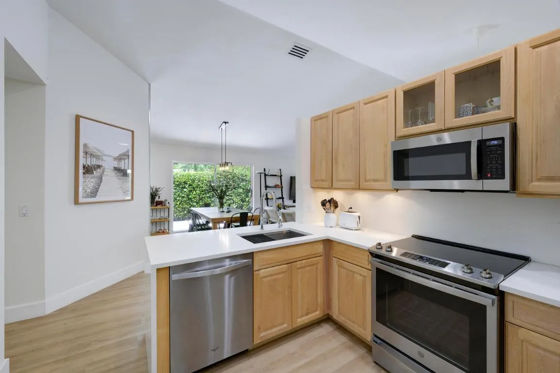 Spacious Kitchen Easy Access to the Dini