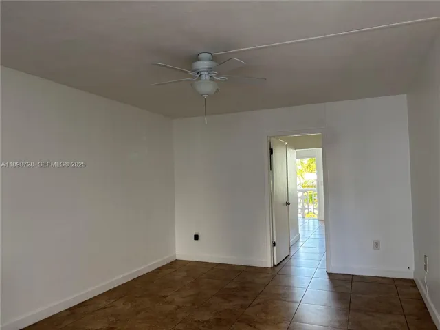 Ceiling fan and A/C in the bedroom.