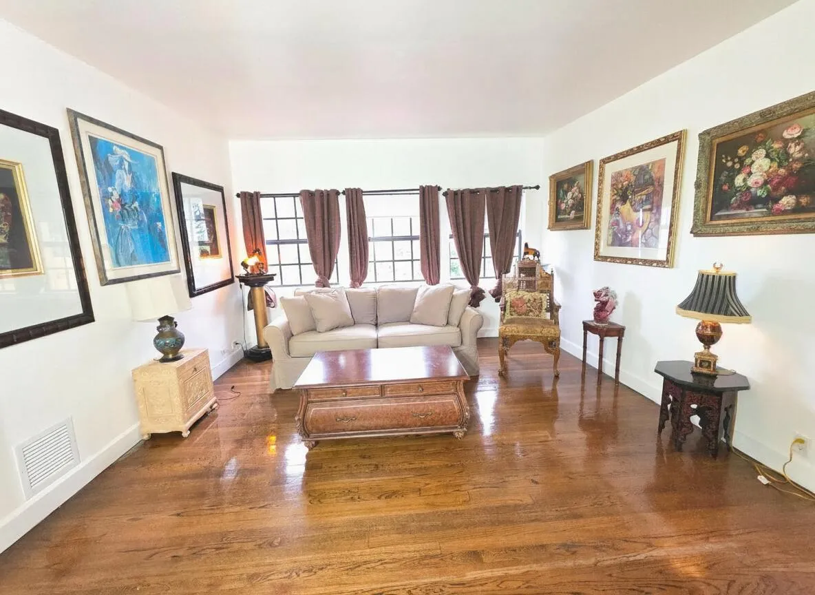 UPSTAIRS DEN