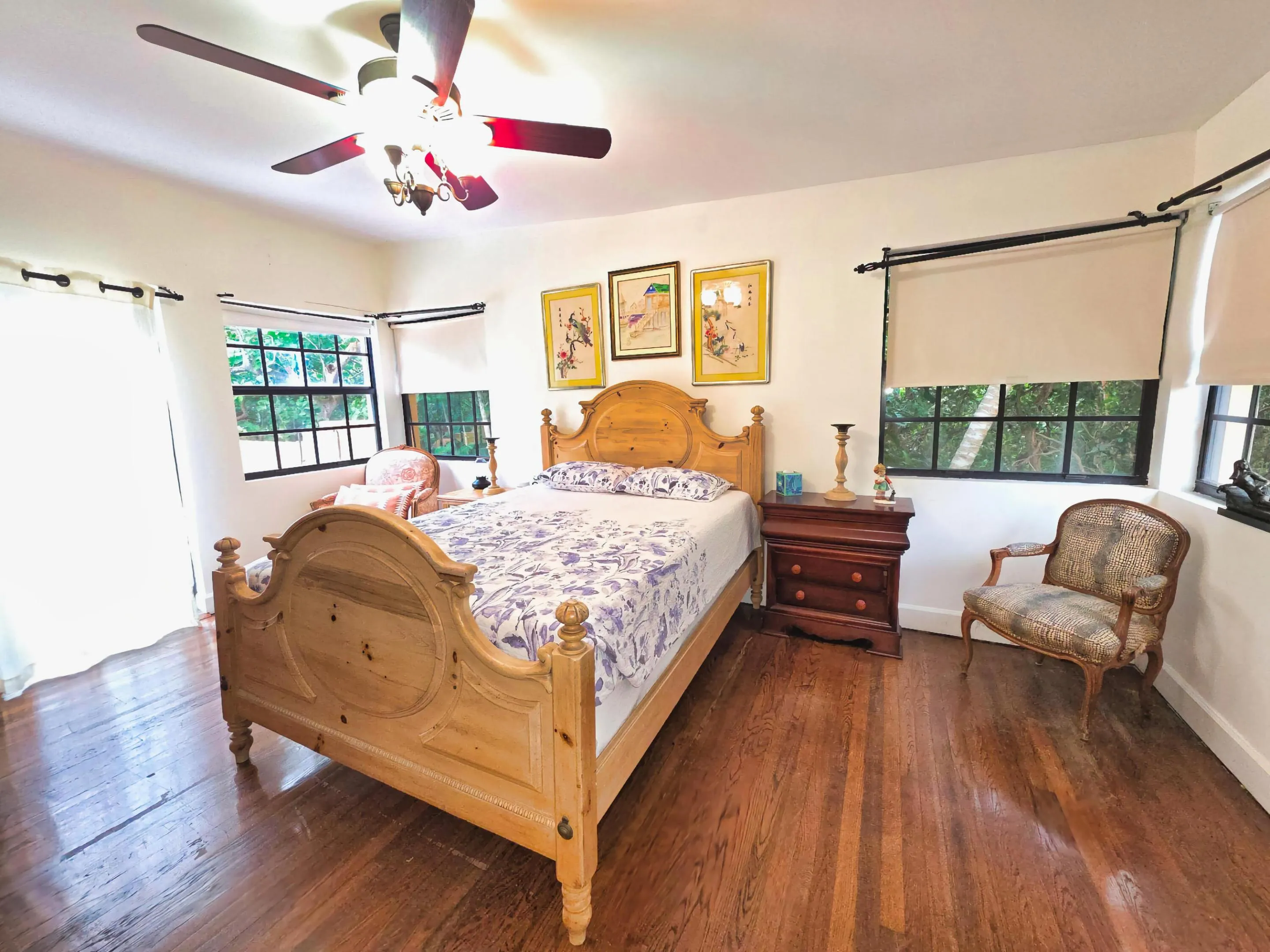 UPSTAIRS BEDROOM