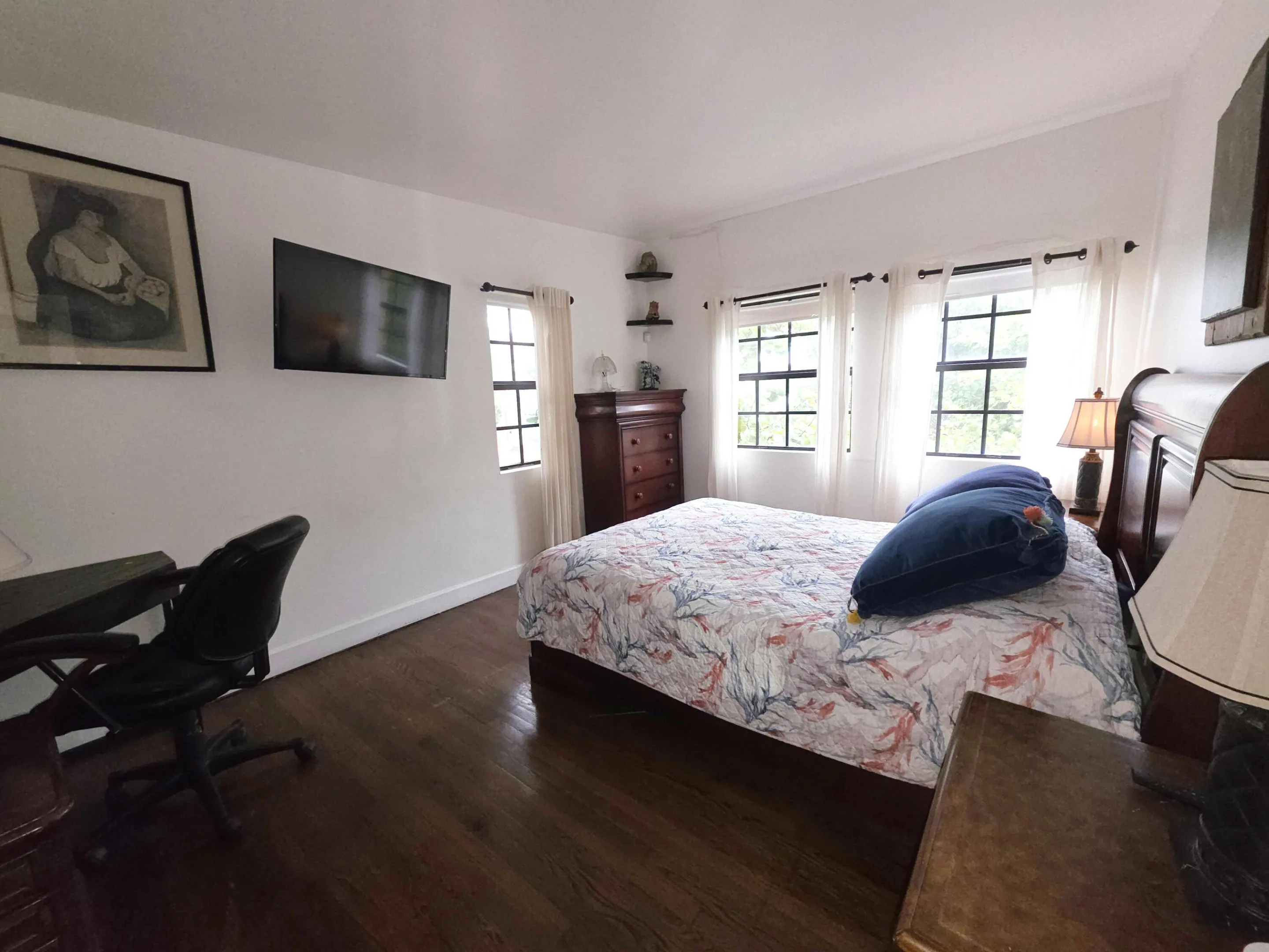 UPSTAIRS BEDROOM
