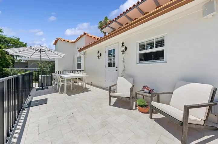 34_310AlmeriaRd_85001_Patio_Large