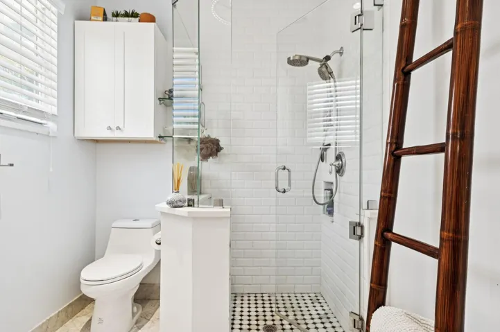 27_310AlmeriaRd_323_Bathroom_Large