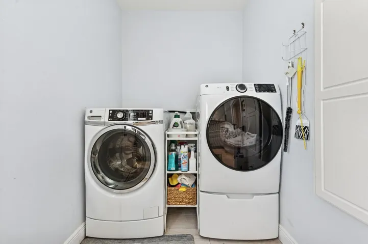 31_310AlmeriaRd_350_LaundryRoom_Large