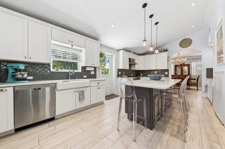 12_310AlmeriaRd_177001_Kitchen_Large