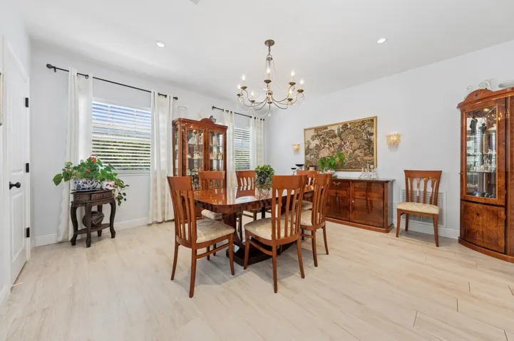 19_310AlmeriaRd_369001_DiningRoom_Large