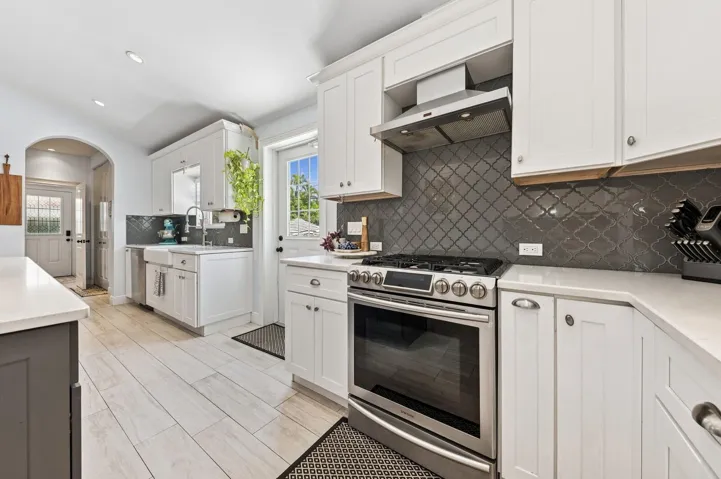 15_310AlmeriaRd_177004_Kitchen_Large