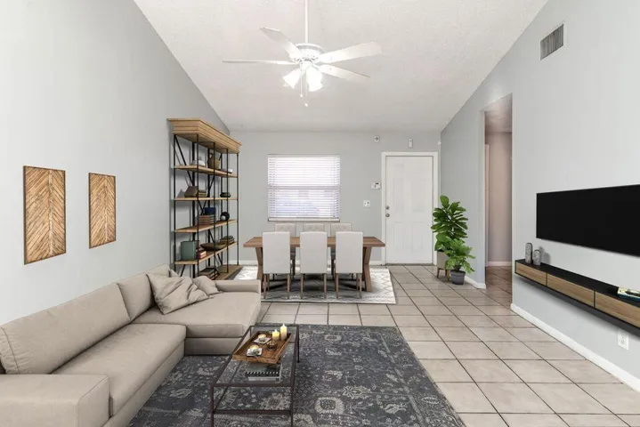 Living room 5692