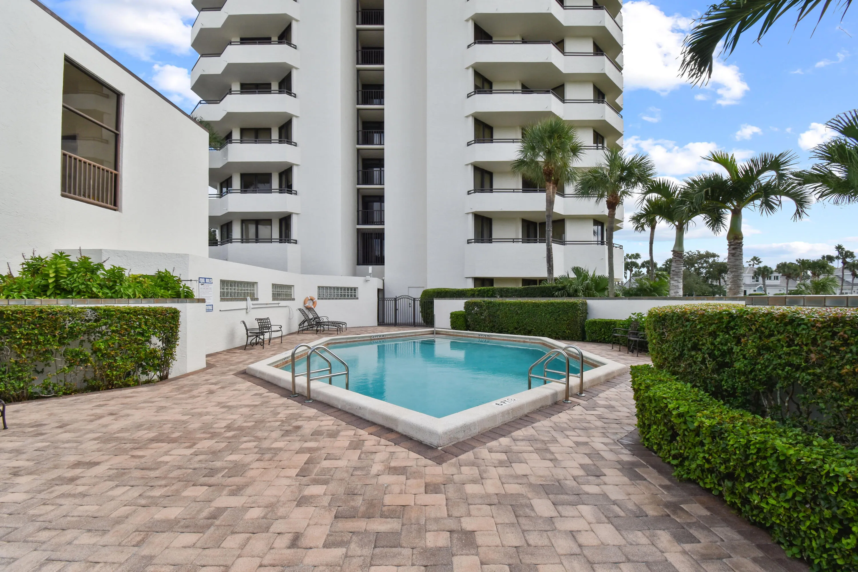 3322CasseekeyIslandRd,Apt302(63)