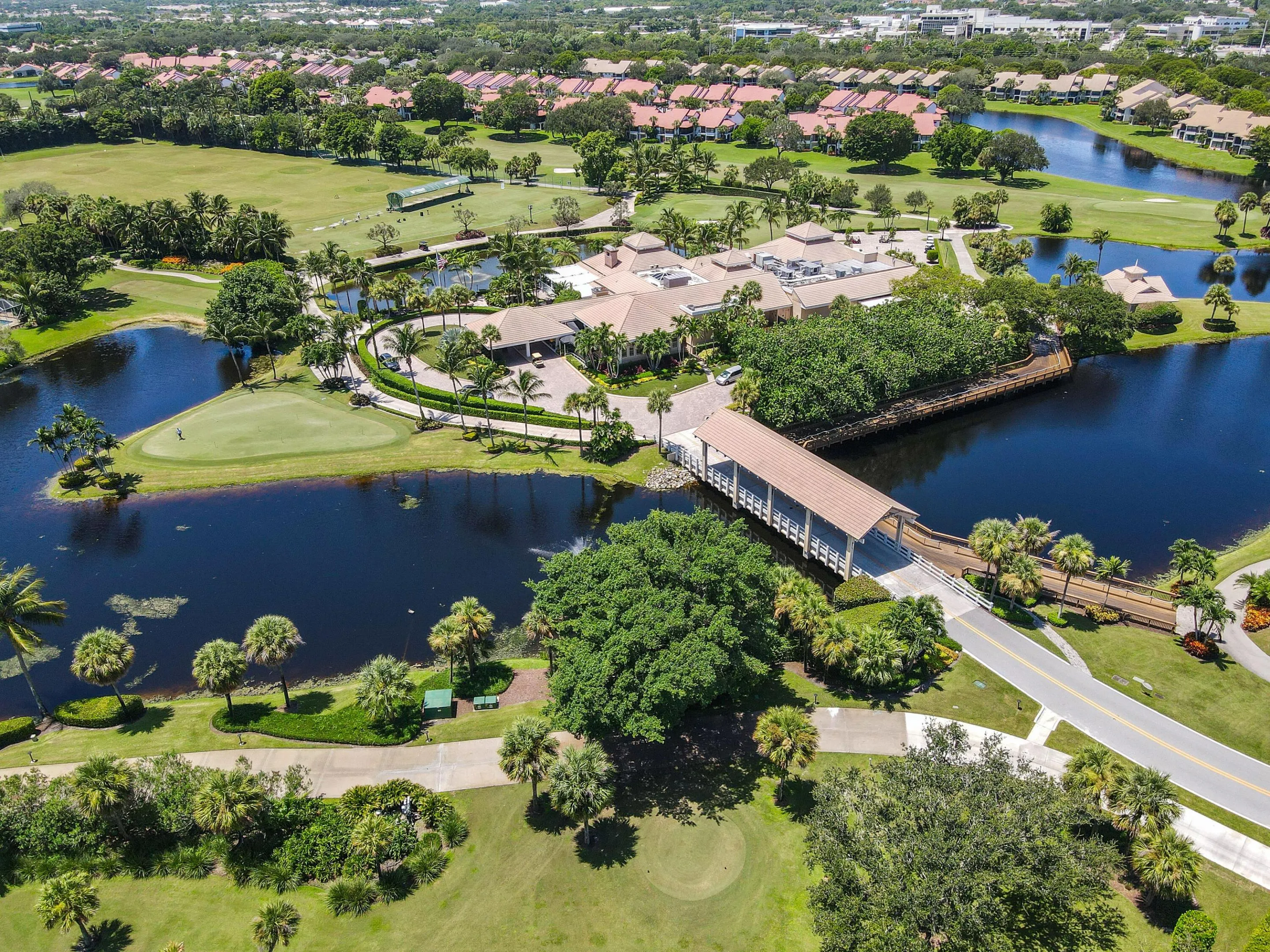 Jonathan'sLandingGolfClubhouse(1)