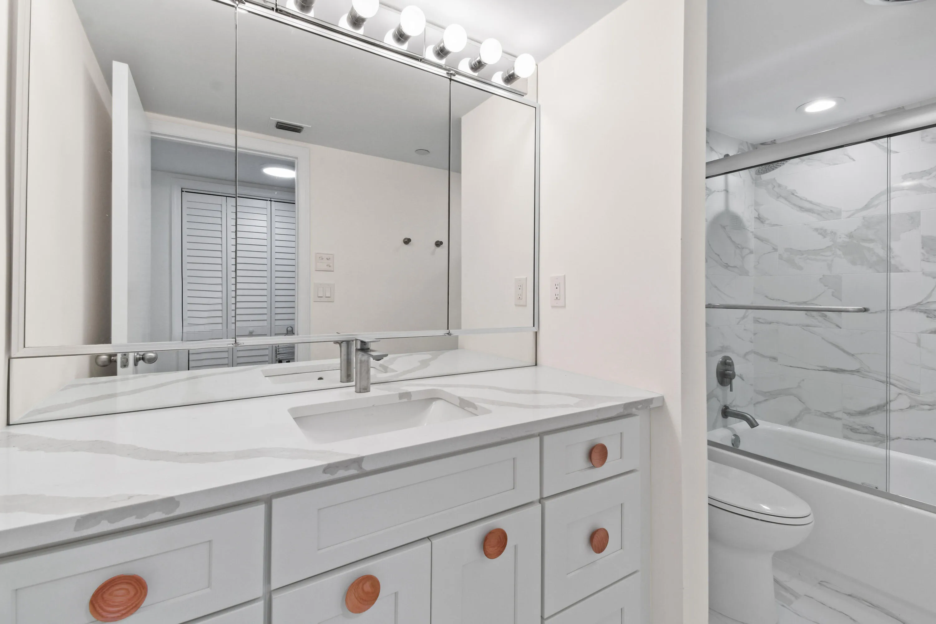 3322CasseekeyIslandRd,Apt302(42)