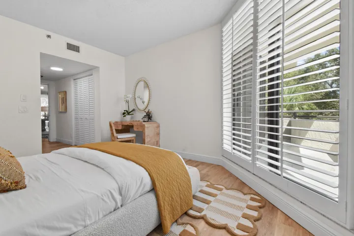 3322CasseekeyIslandRd,Apt302(39)