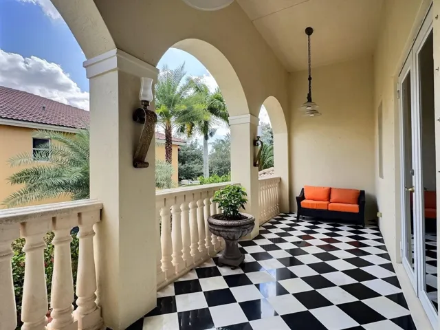 Balcony off of loft area