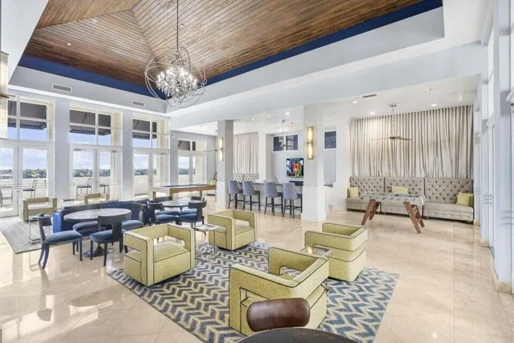 strand clubhouse 4