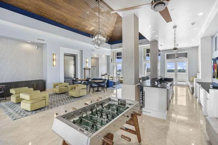 strand clubhouse wide