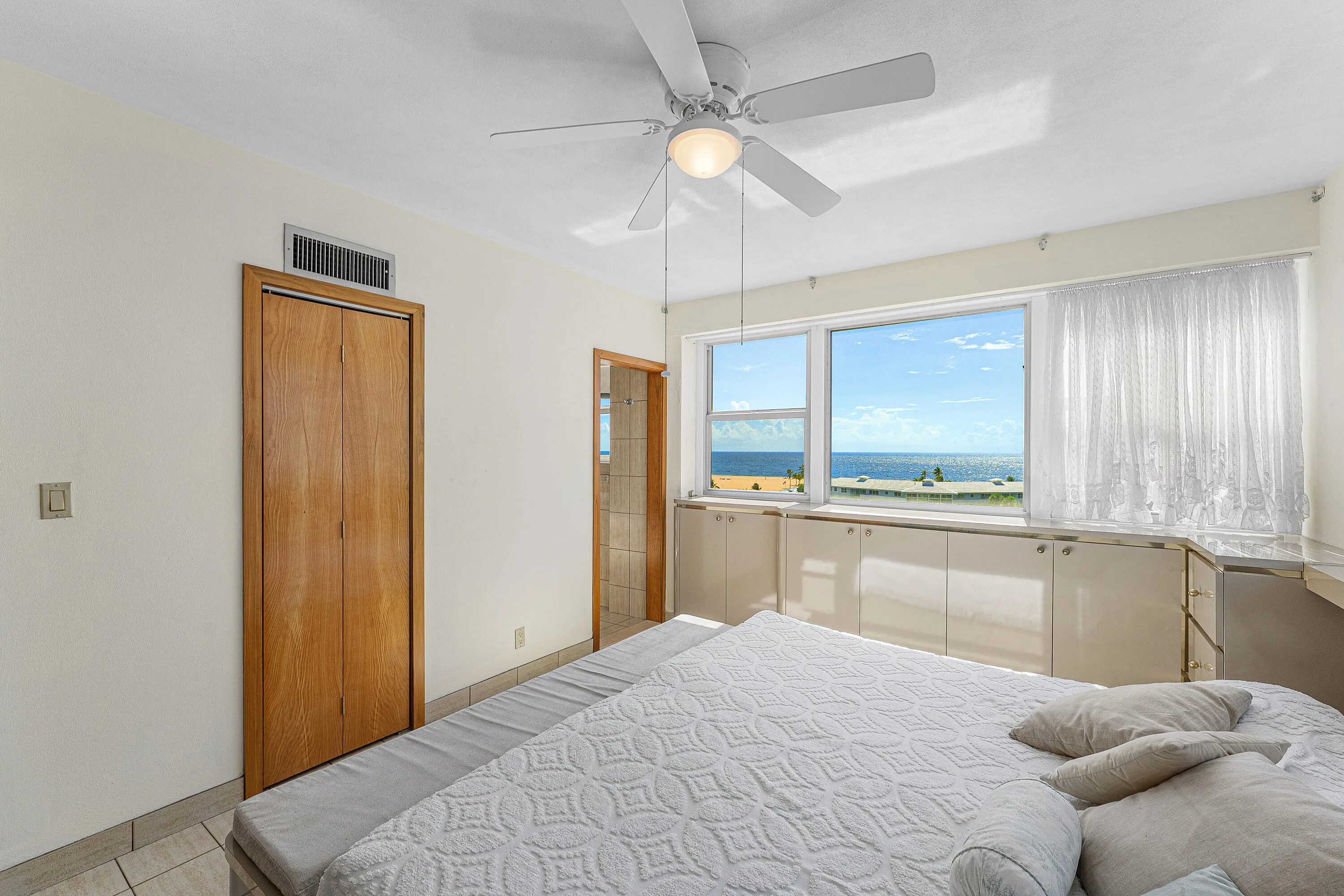019-1900SouthOceanDrive-812-FortLauderda
